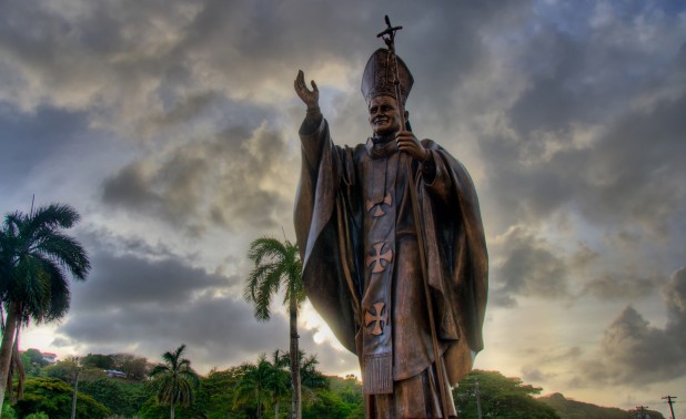 Santo Papa as Juan Pablo Dos Monument